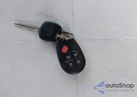 2013 Toyota Sienna Le 7 Passenger z USA, uszkodzony, nr VIN 5TDJK3DC2DS062720